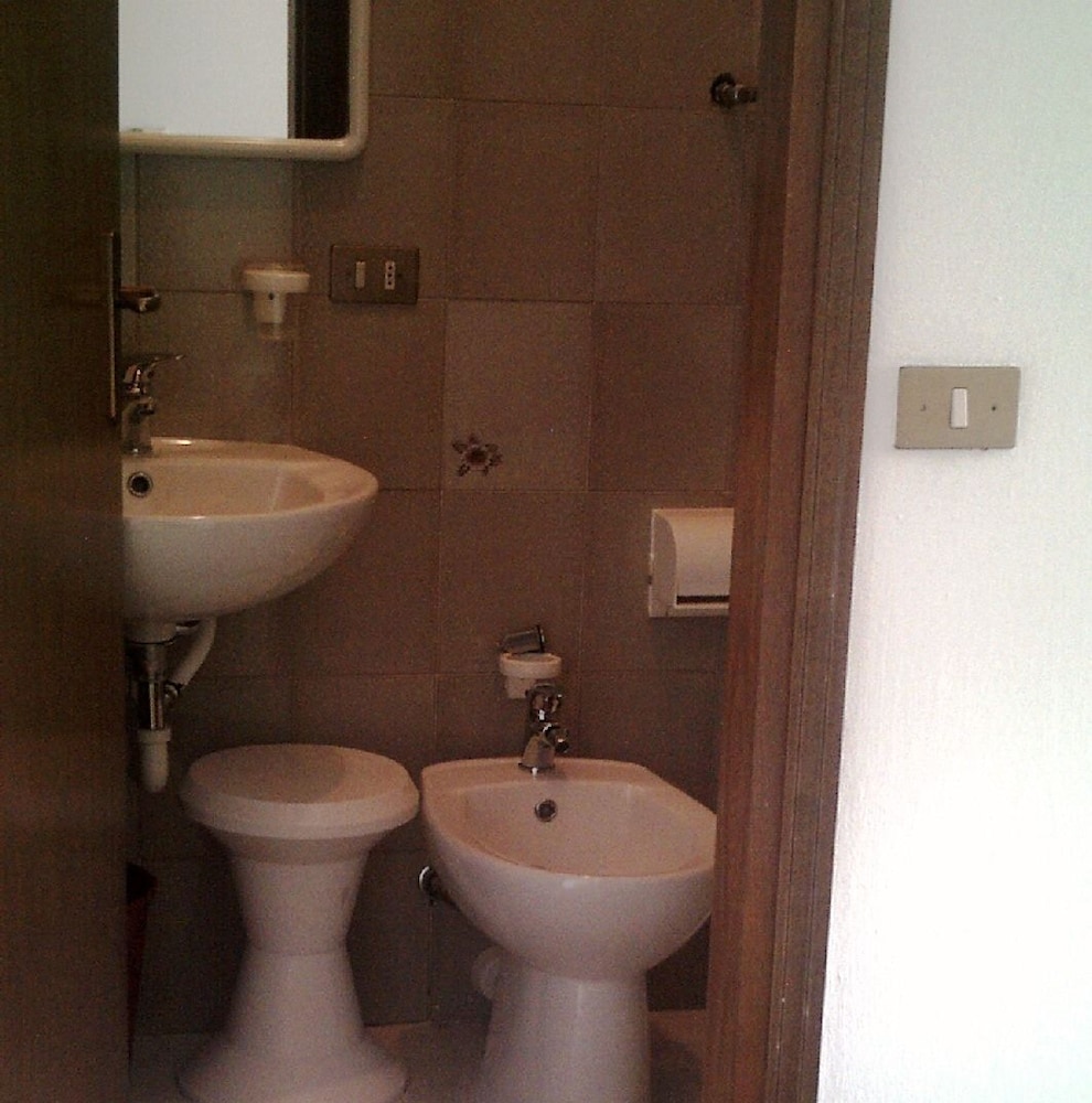 Basic Double Or Twin Room, View photo 2