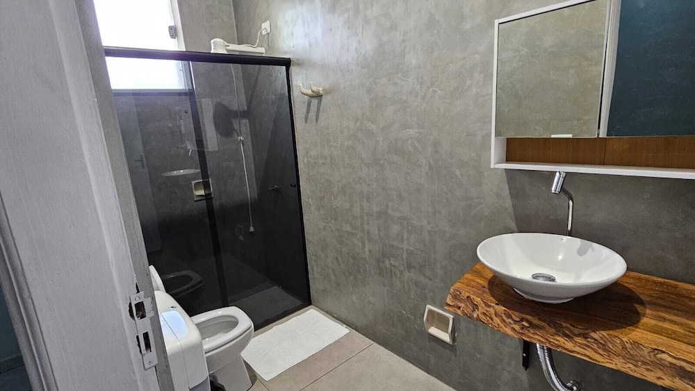 Standard Double Room, 1 Queen Bed, Private Bathroom photo 2