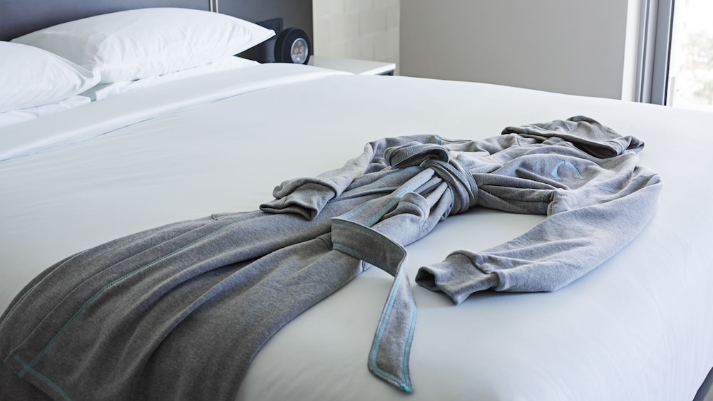 Junior Suite, 1 King Bed with Sofa bed, Balcony - Photo 3