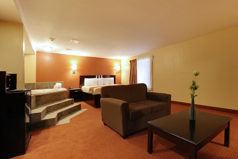 Suite, 1 King Bed with Sofa bed, Non Smoking, Jetted Tub - Photo 1