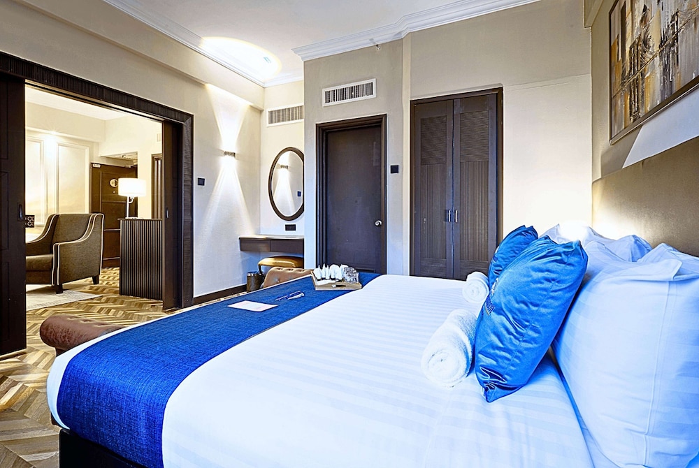 Suite, 1 King Bed with Sofa bed, Non Smoking