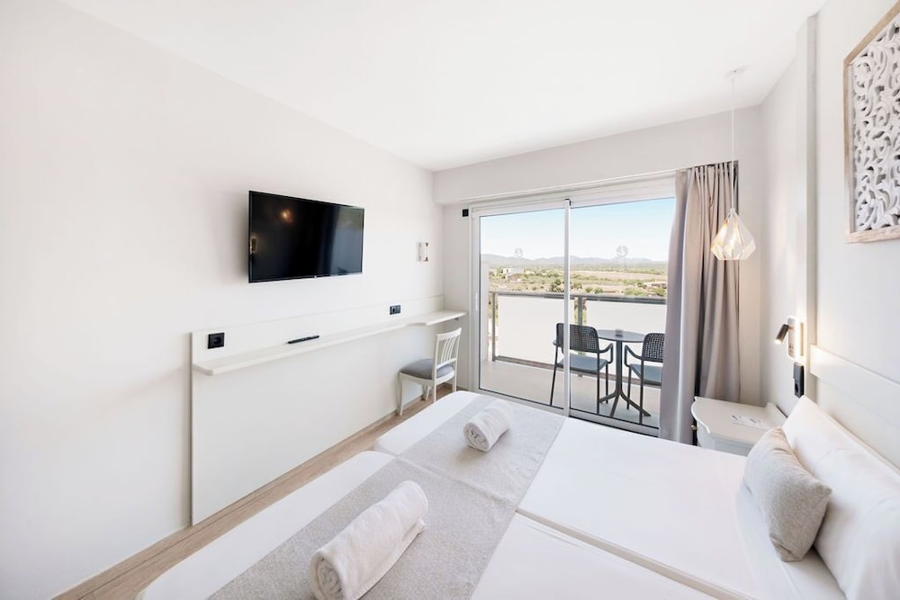 Superior Double Room, Balcony - Photo 4