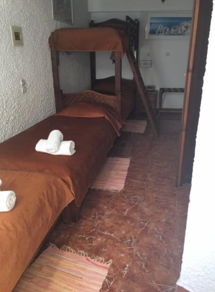 Economy Quadruple Room (Semi-Basement)