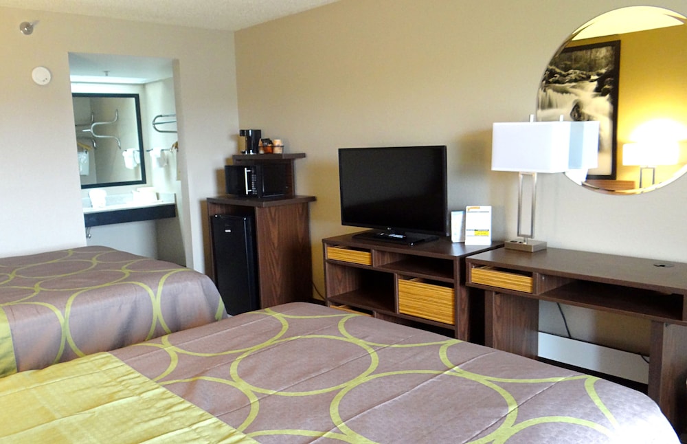 Standard Room, 2 Queen Beds, Non Smoking - Photo 3