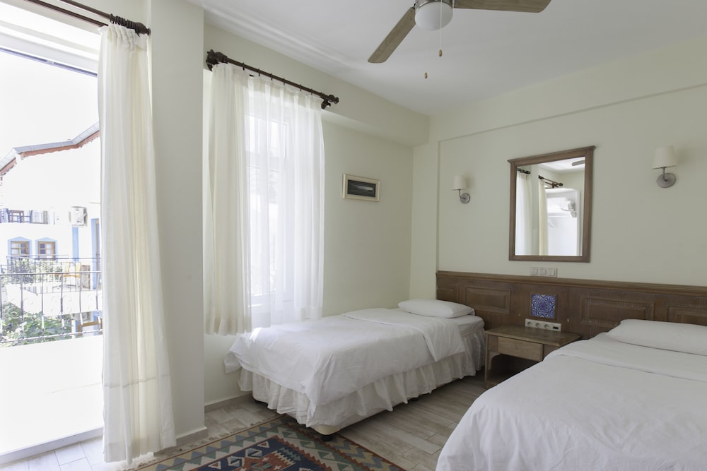 Standard Double or Twin Room - Photo 5