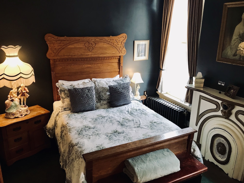 Deluxe Room, 1 Queen Bed, Non Smoking, Refrigerator (Rachmaninoff) photo 2