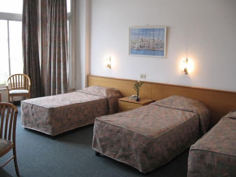 Triple Room, 3 Twin Beds photo 1