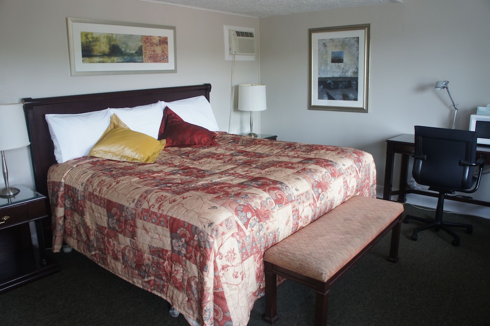 Standard Room, 1 Queen Bed