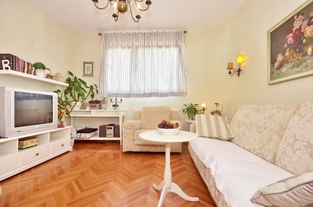 Apartment (Ivory - central and comfortable - A1()