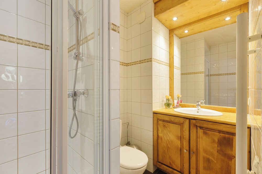 Family Apartment, Multiple Bedrooms (Vallorcine Buet 32 ski in / ski out) Family Apartment, Multiple Bedrooms (Vallorcine Buet 32 ski in / ski out)