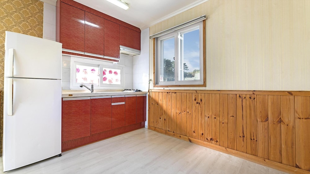 Basic Room, 2 Bedrooms (hosuebichindal) photo 3