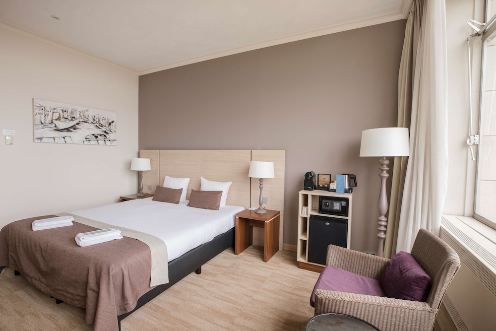 Deluxe Room, 1 King Bed, Non Smoking - Photo 1