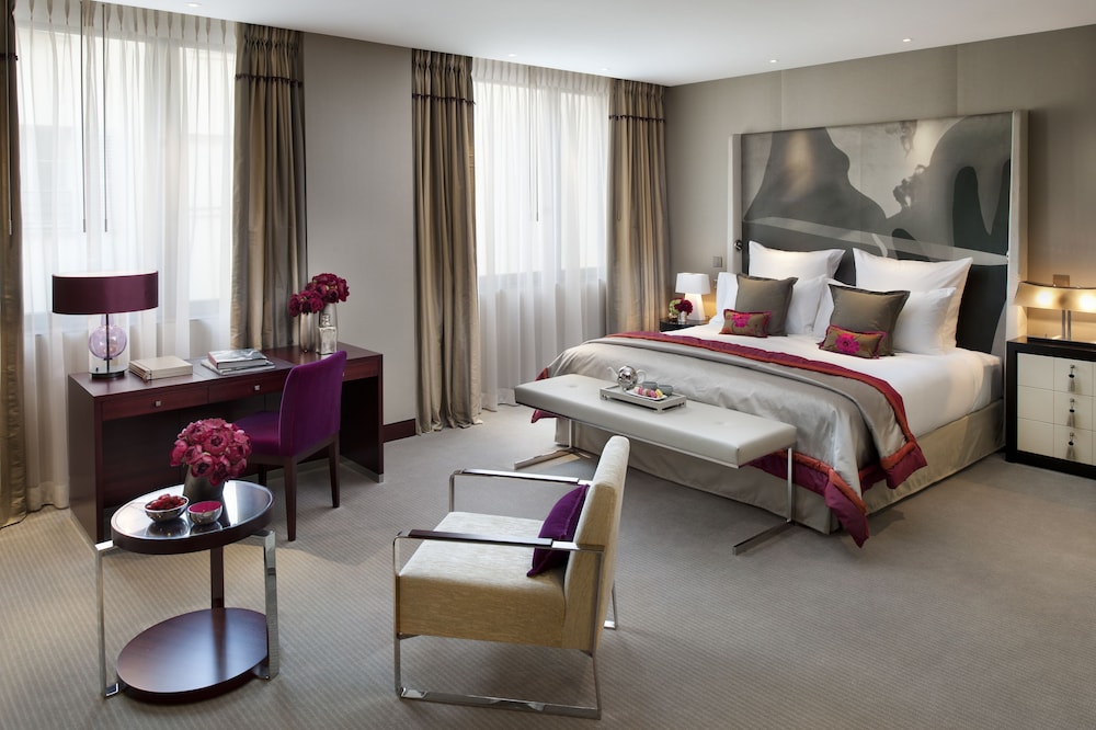 Mandarin, Room