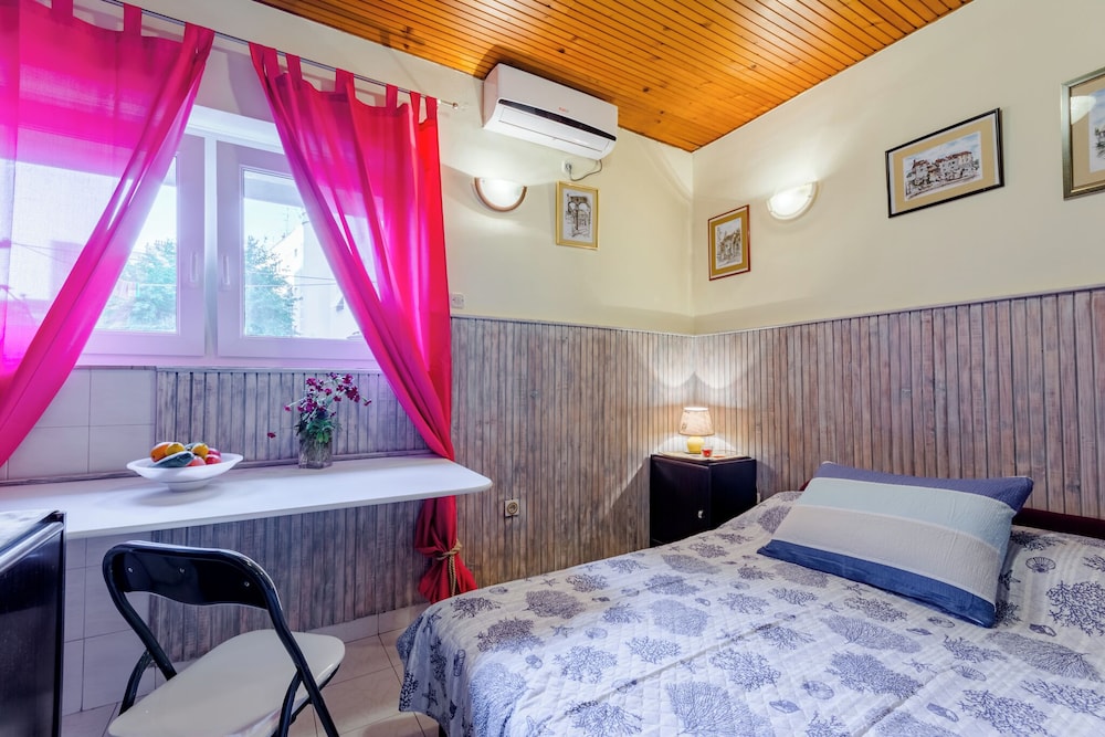Studio (Studio Apartmen near the Park)