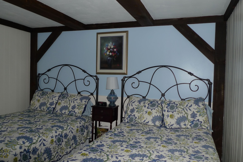 2 Double Bed Guest Room