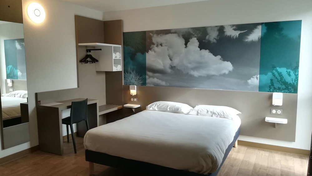 Standard Room, Multiple Beds - Photo 2