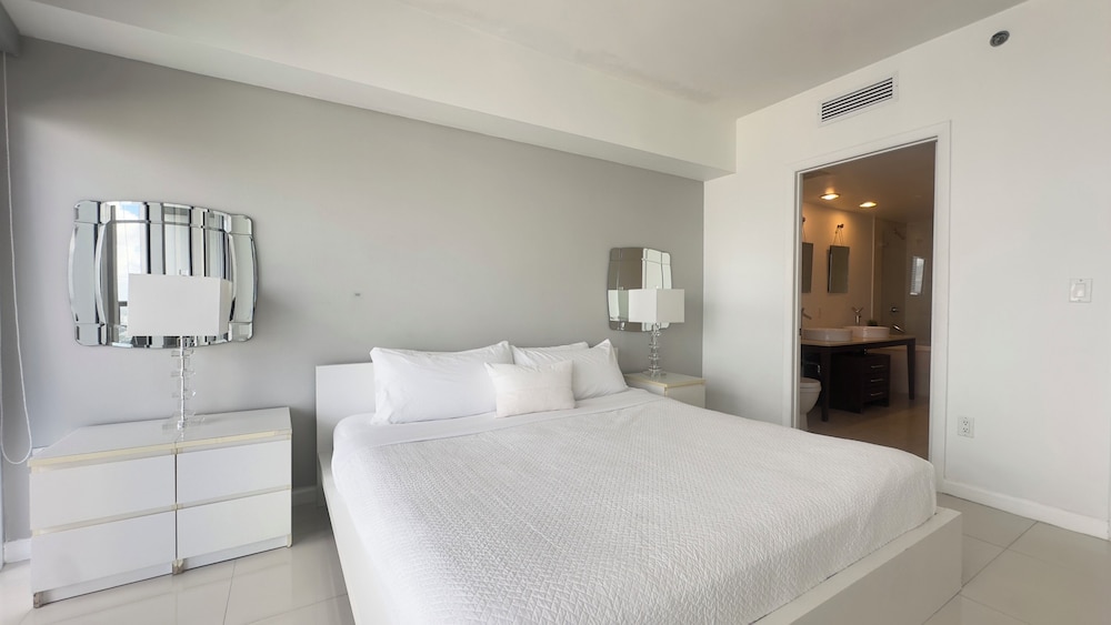 Boutique Apart, 1 King & Sofa Bed, Sauna, River/City Views, Balcony4403
