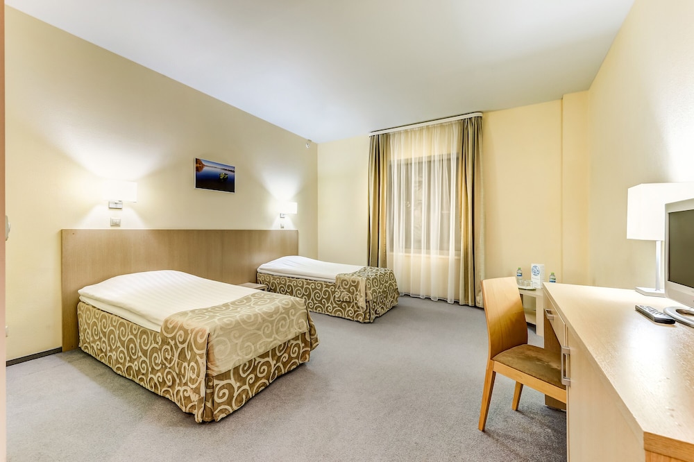 Standard Twin Room (Pavilion View)