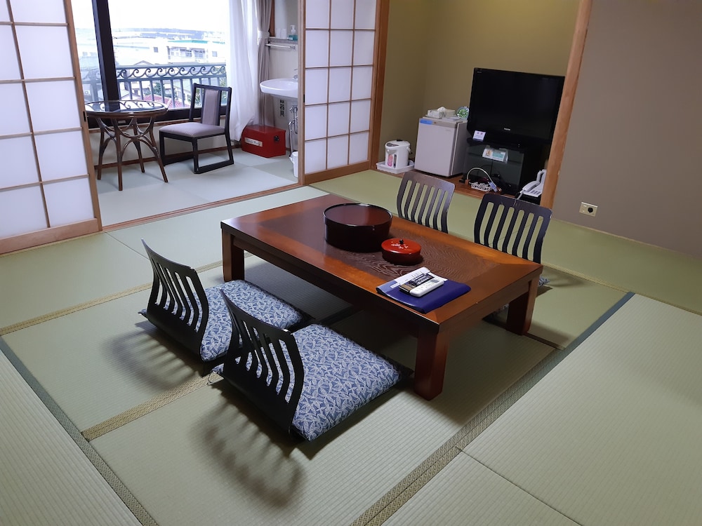 Check-in by 9pm Quadruple Room, Non Smoking, Partial Ocean View