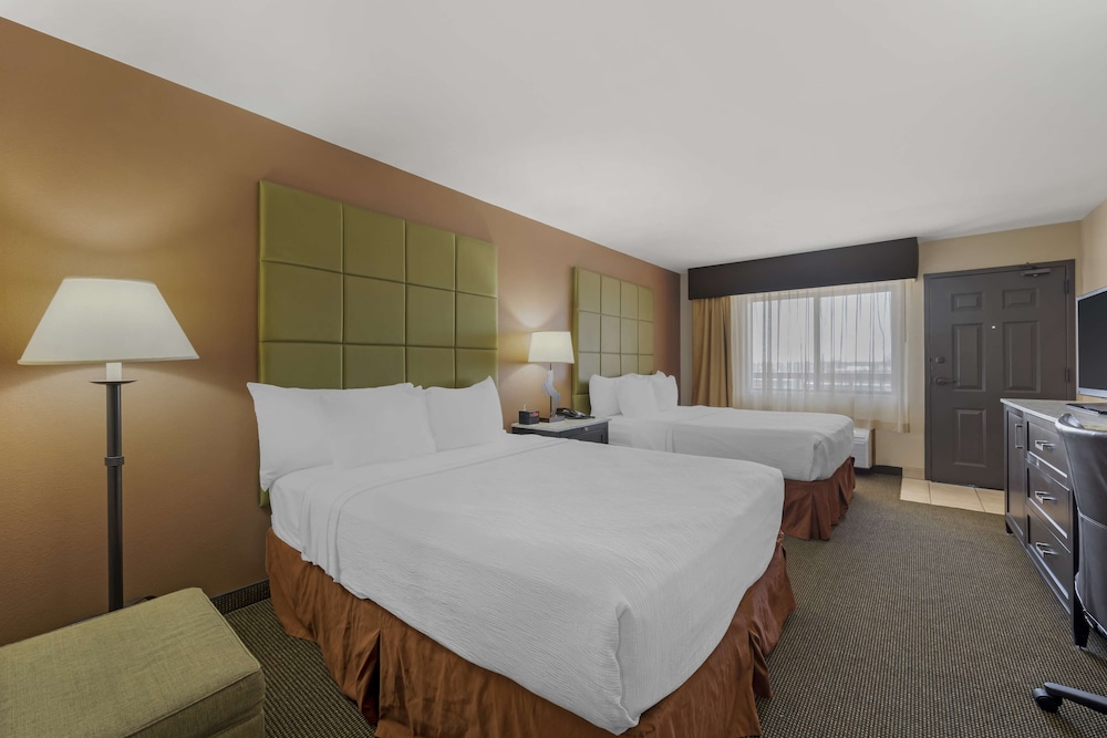 Standard Room, 2 Queen Beds, Non Smoking, Balcony - Photo 1