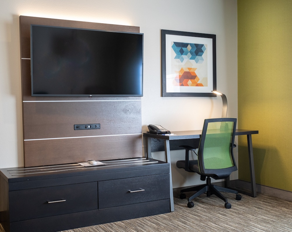 Suite, 1 Bedroom, Accessible Bathtub (Mobility) - Photo 1