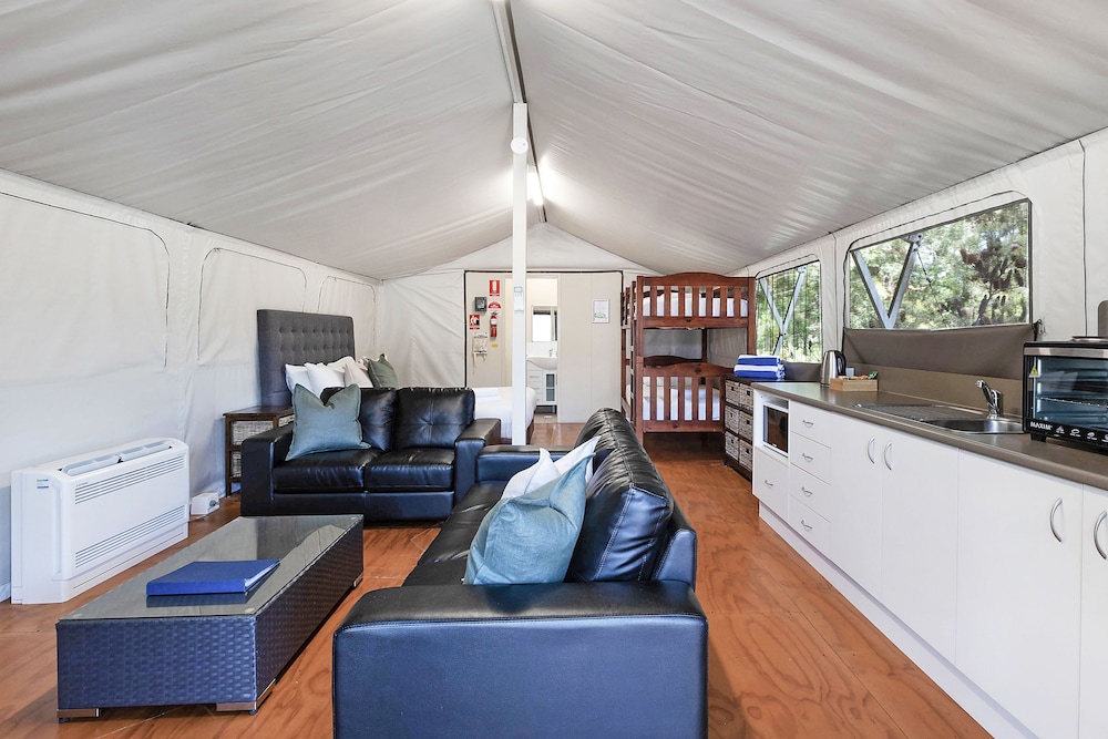 Deluxe Beach Tent - Sleeps 4 photo 3