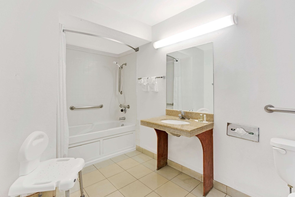 Room, Accessible - Photo 3