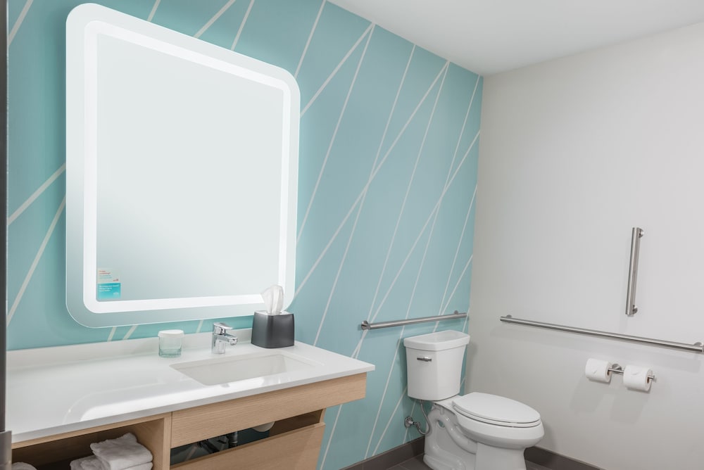 Standard Room, 2 Queen Beds, Accessible (Communications) - Photo 10