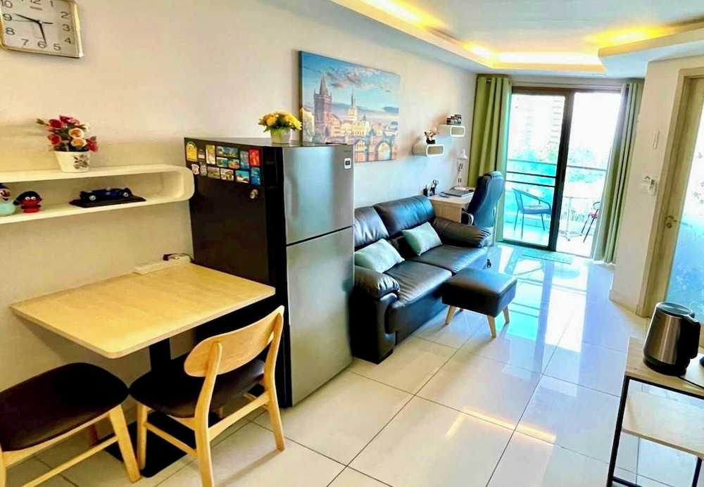 Deluxe Condo, Sea View photo 3