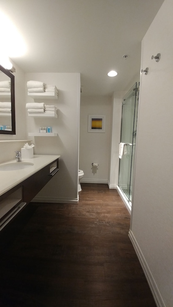 Room, 2 Queen Beds, Non Smoking, Refrigerator & Microwave photo 3