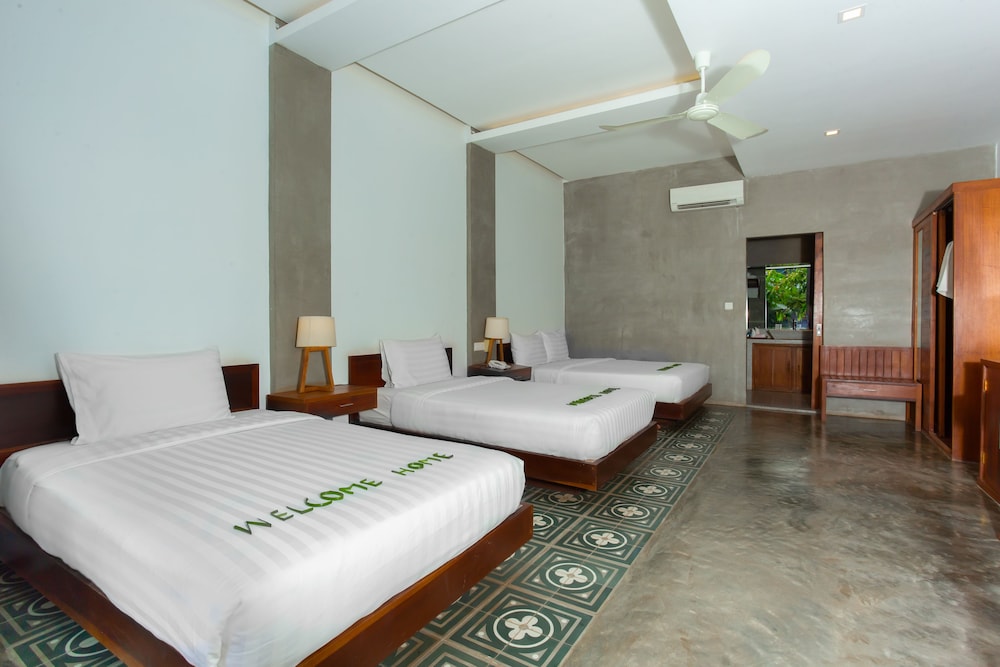 Infinity Poolside Family Suite - Photo 7