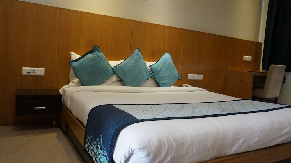 Classic Double Room, 1 Bedroom, Refrigerator, Mountain View
