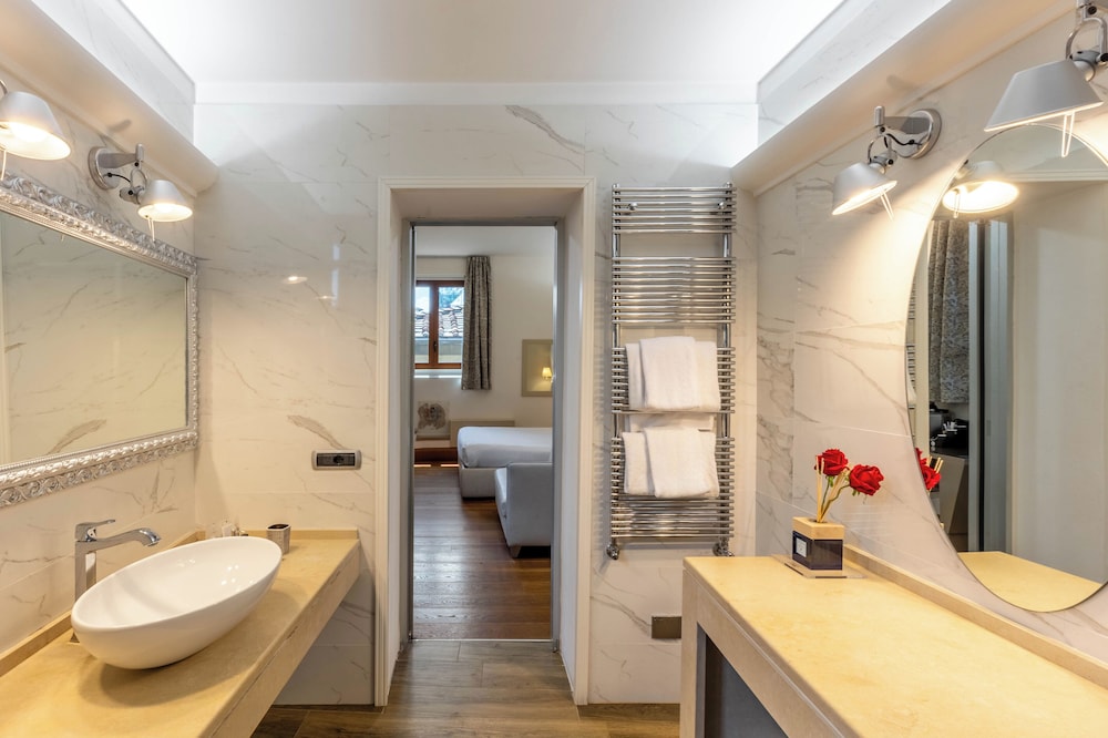 Junior Suite - Photo 13