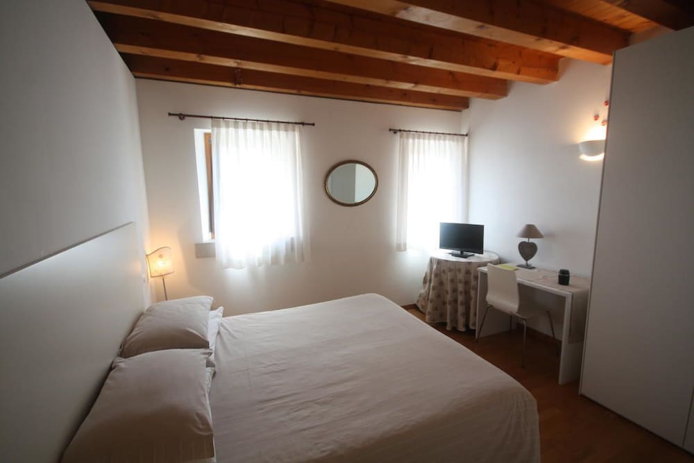 Double Room, Non Smoking (1) - Photo 1