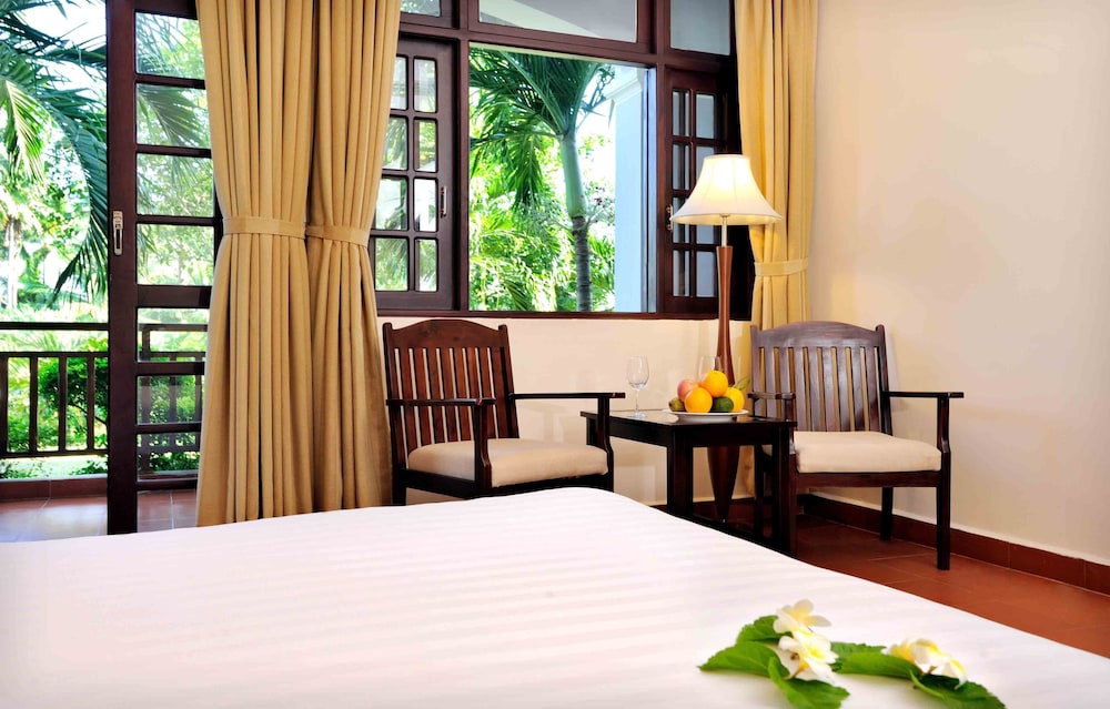 Deluxe Room, Pool View - Photo 9
