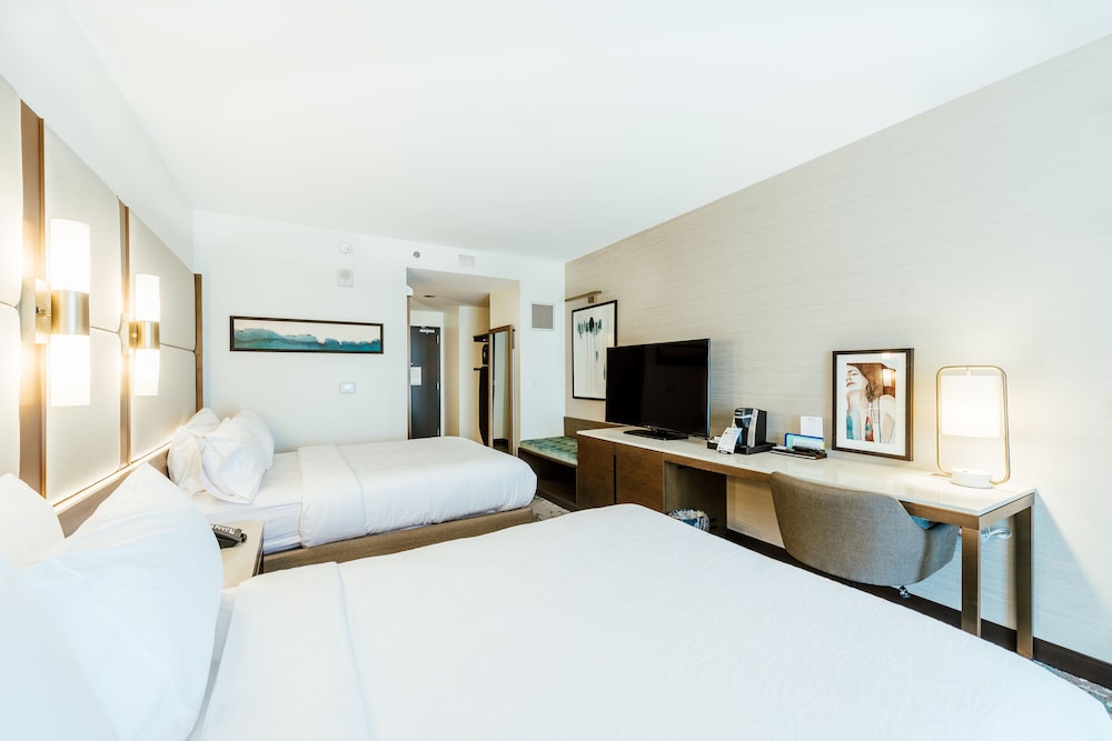 Room, 2 Queen Beds, Accessible, Bathtub
