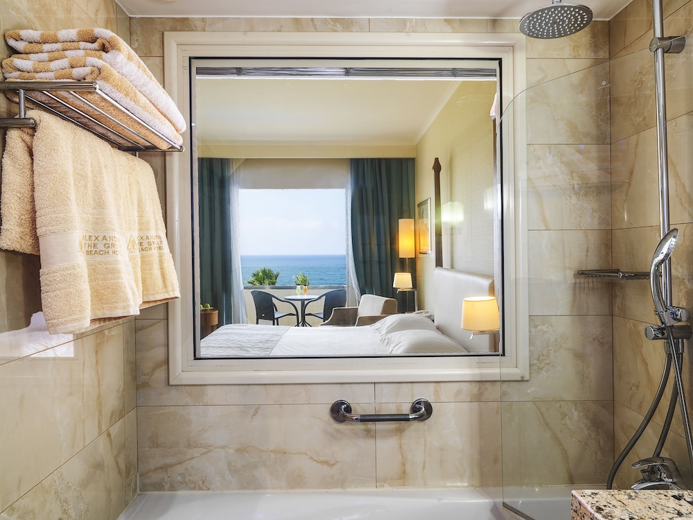 Deluxe Room, Sea View - Photo 8