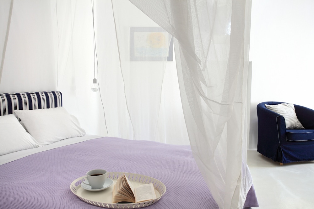Honeymoon Suite, Sea View