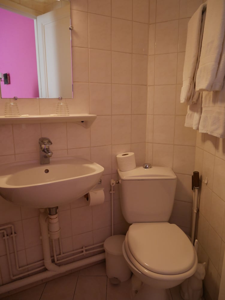 Twin Room with Private Shower and WC photo 3
