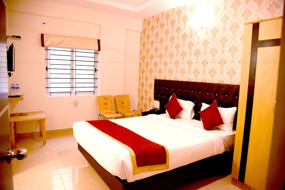 Executive Room, 1 Bedroom, Smoking, City View