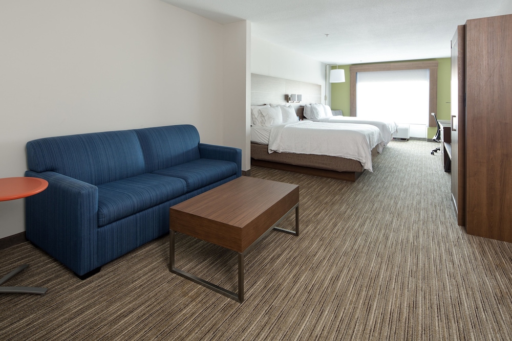Suite, 2 Queen Beds - Photo 3