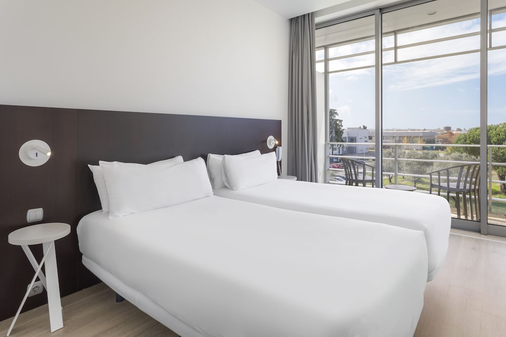 Standard Twin Room - Photo 1