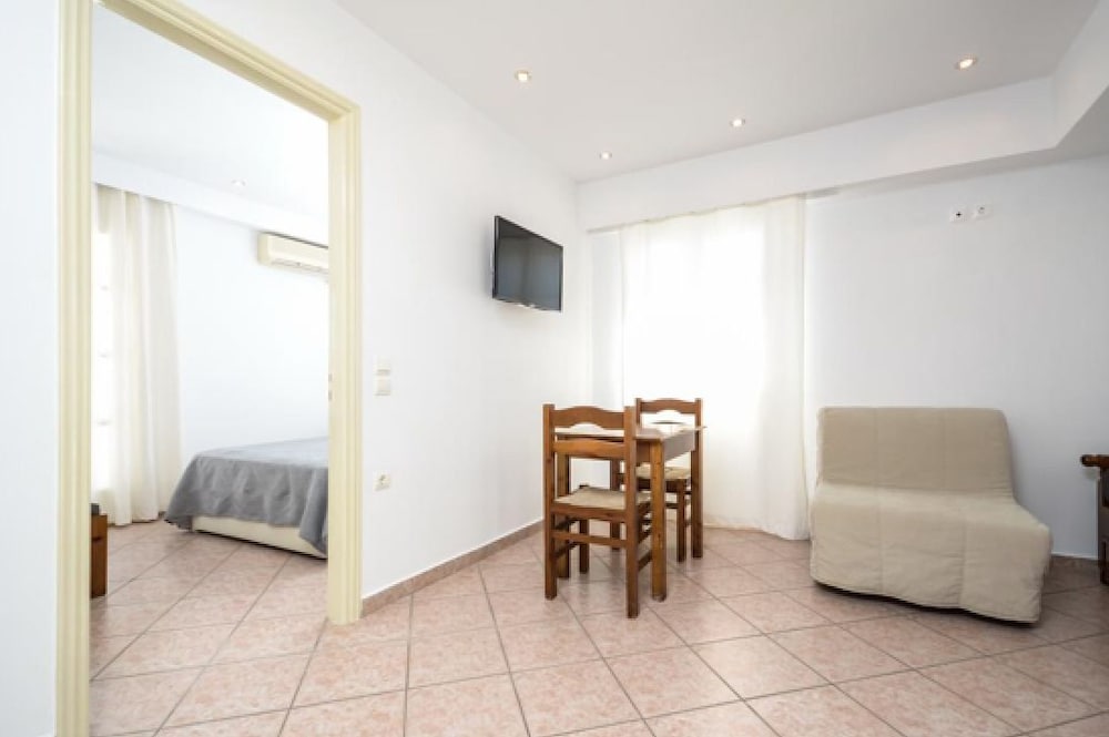 (Double or Twin) Bed Apartment 2nd Floor photo 2