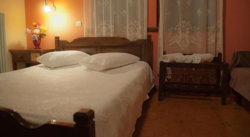 Classic Double Room, 1 Double Bed, Mountain View photo 3