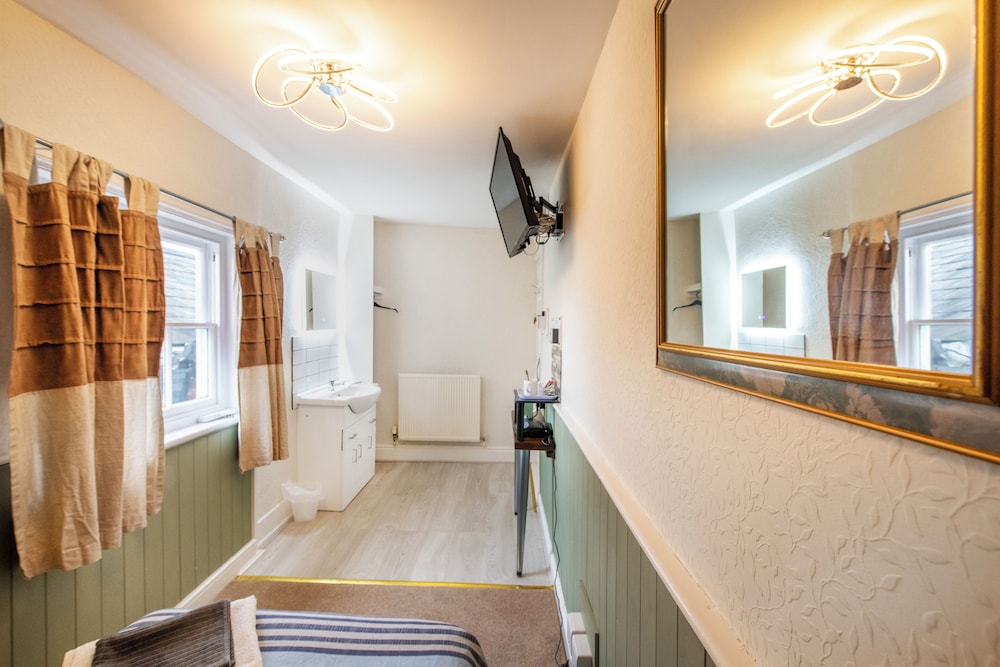 Standard Single Room, Shared Bathroom photo 2