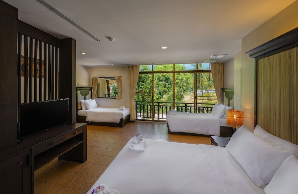 Deluxe Quadruple Room, Multiple Beds photo 2