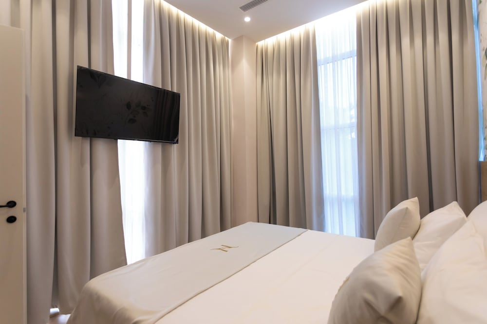 Deluxe Studio Suite, City View photo 3