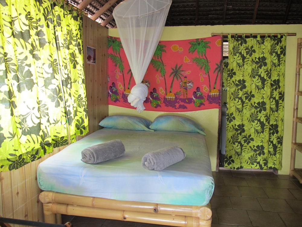 Family Bungalow, 3 Bedrooms, Lagoon View, Beachfront