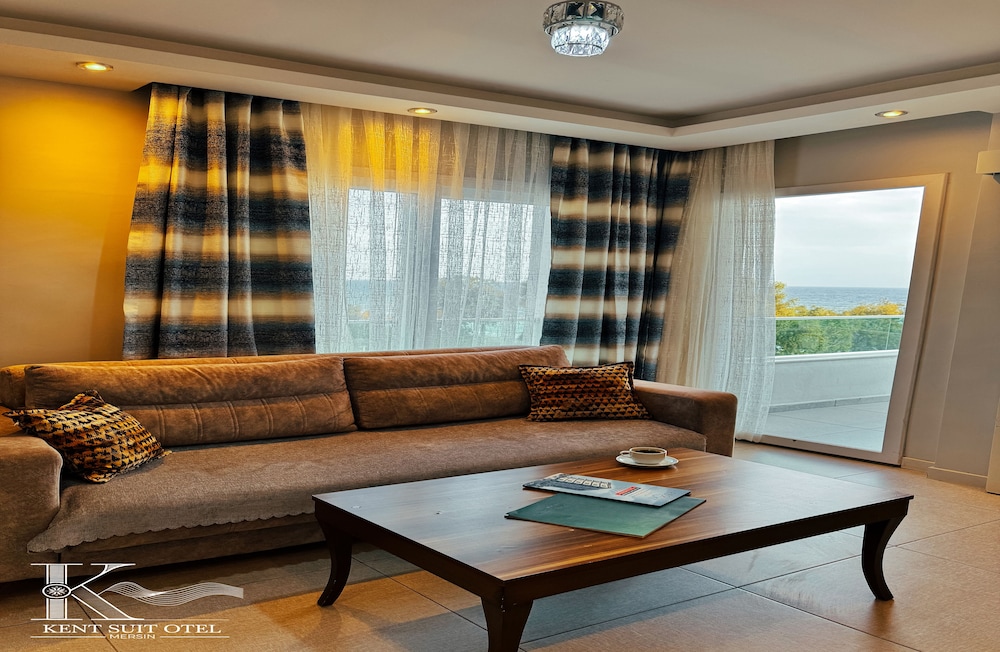 Deluxe Suite Sea View with Balcony