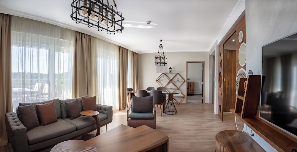 Luxury Suite photo 1